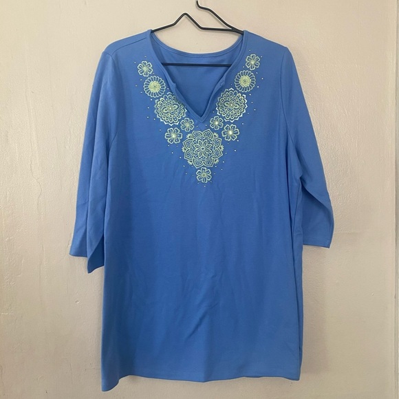 Quacker Factory Blue Embroidered T Shirt Women's Size 1X V Neck Half Sleeve Top - Picture 7 of 7